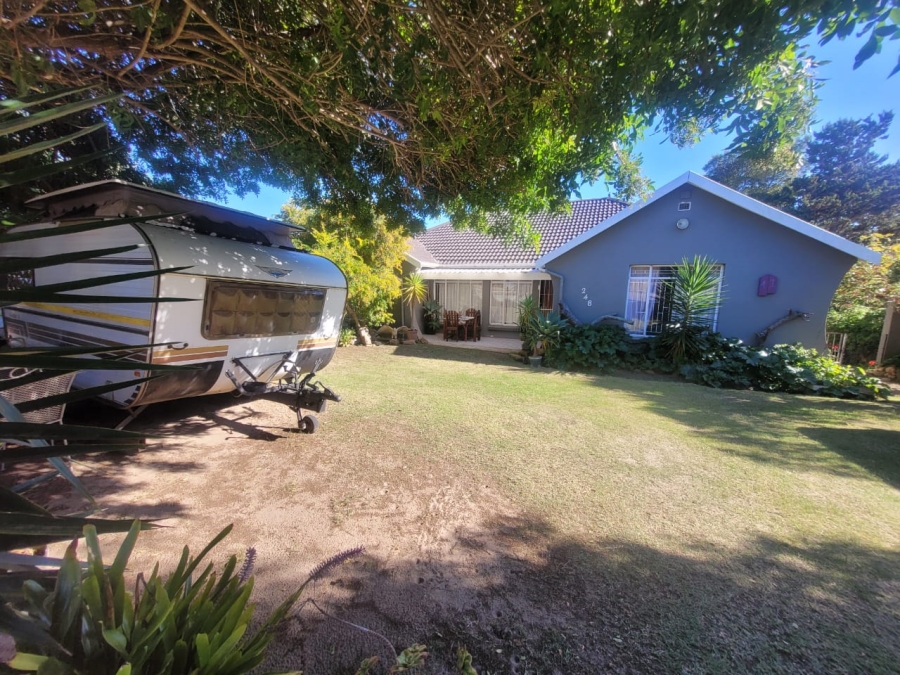 4 Bedroom Property for Sale in Paradise Beach Eastern Cape